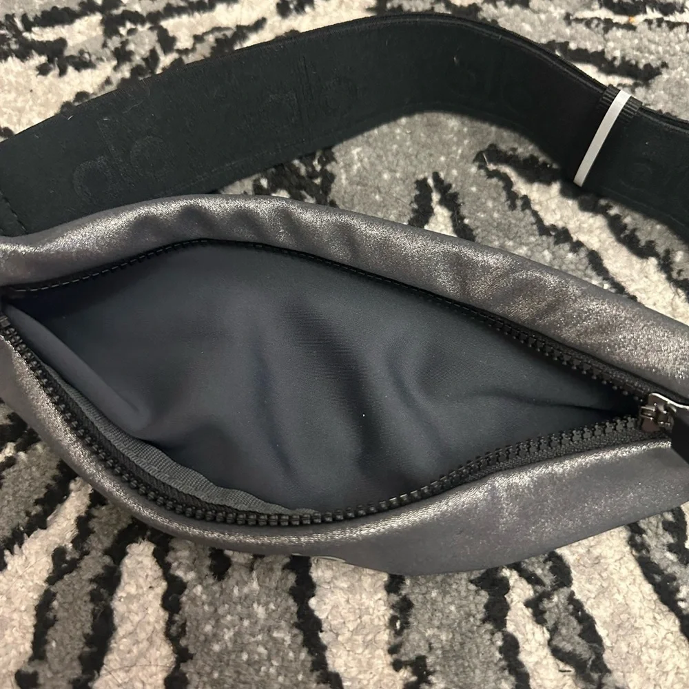 ALO Gray Belt Bag for Men - Picture 7 of 8